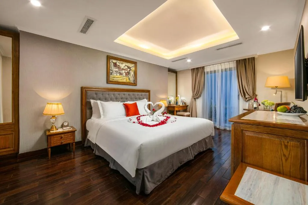 Junior Suite Balcony with Bathtub — Hanoi Dalvostro Valentino Hotel & Spa